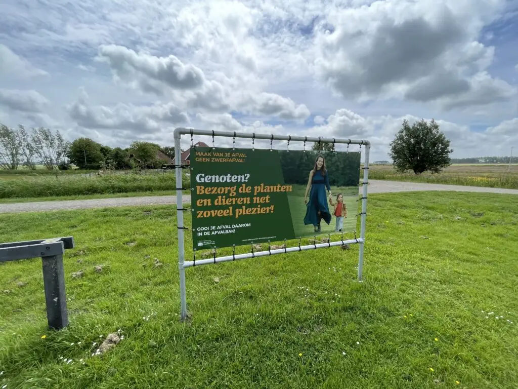 RAUM spandoek in open veld 1