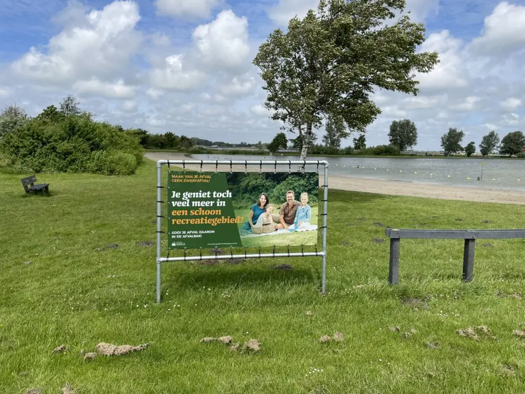 RAUM spandoek in open veld 2