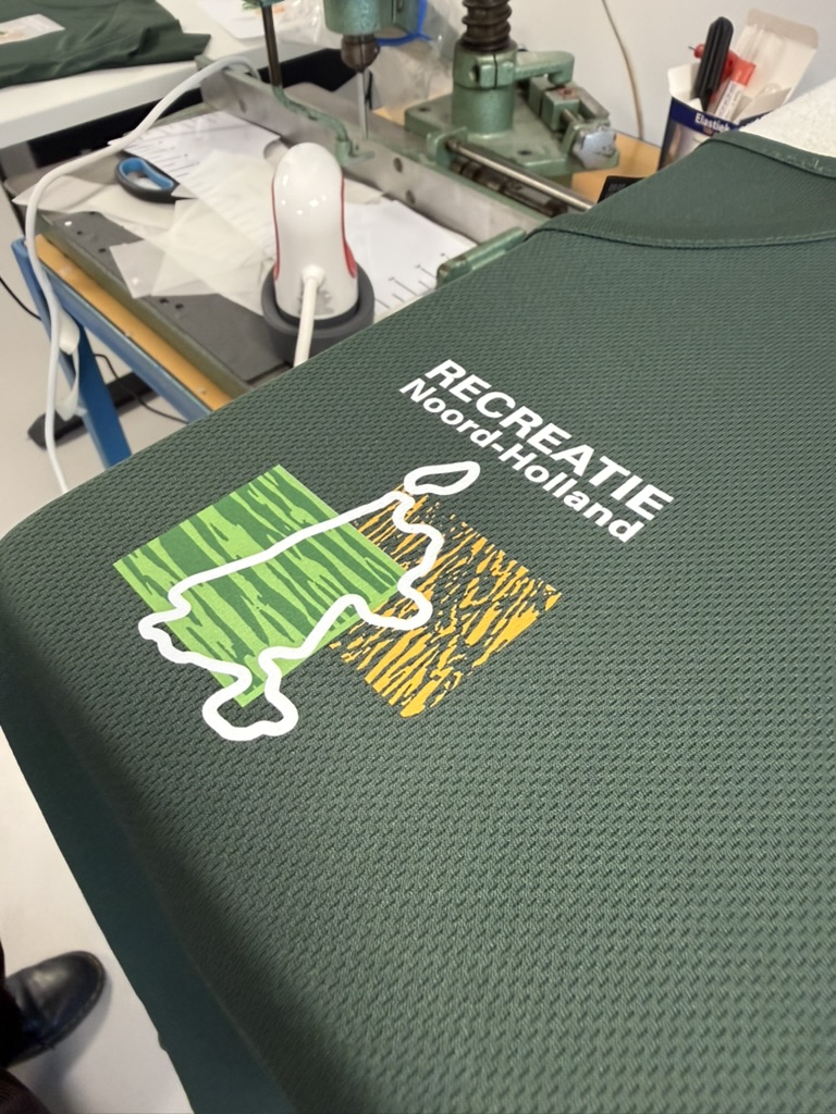 Shirt met DTF-druk van het logo van Recreatie Noord-Holland