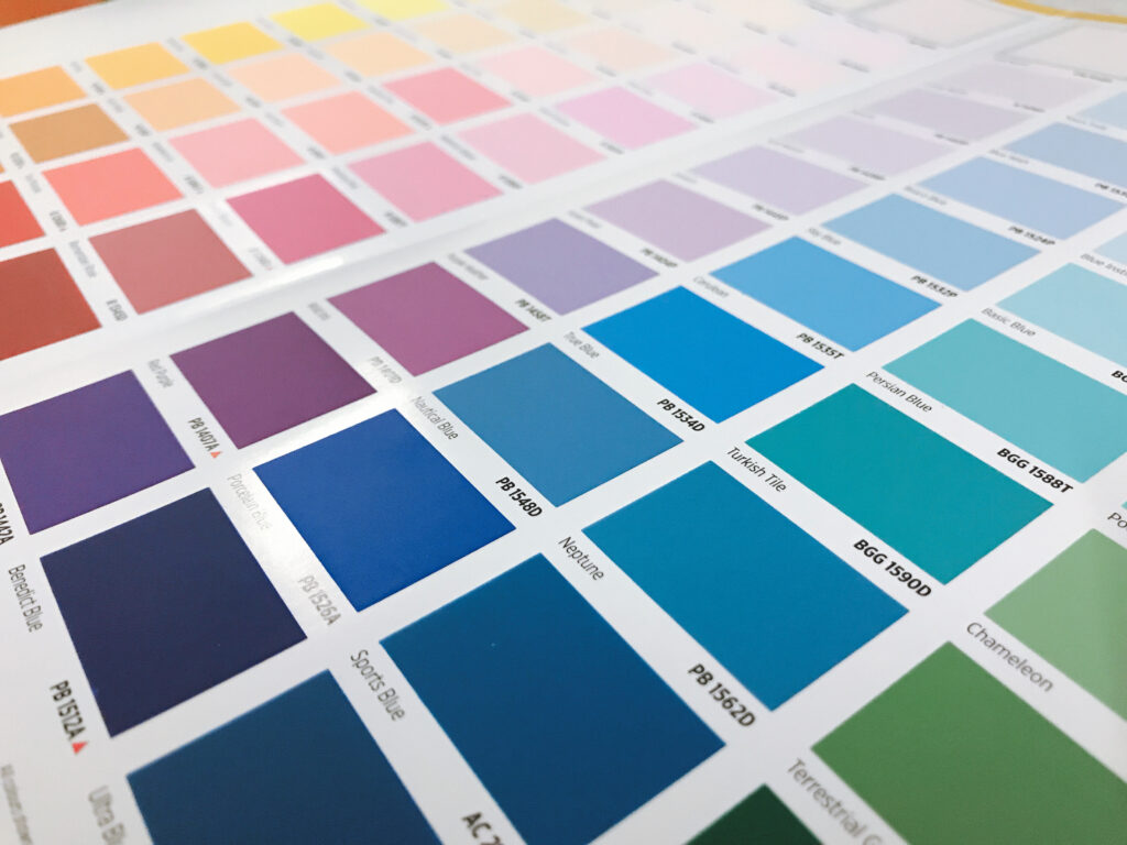 Kleurproef met Pantone- en kleurstalen, geprint door De Lithografen